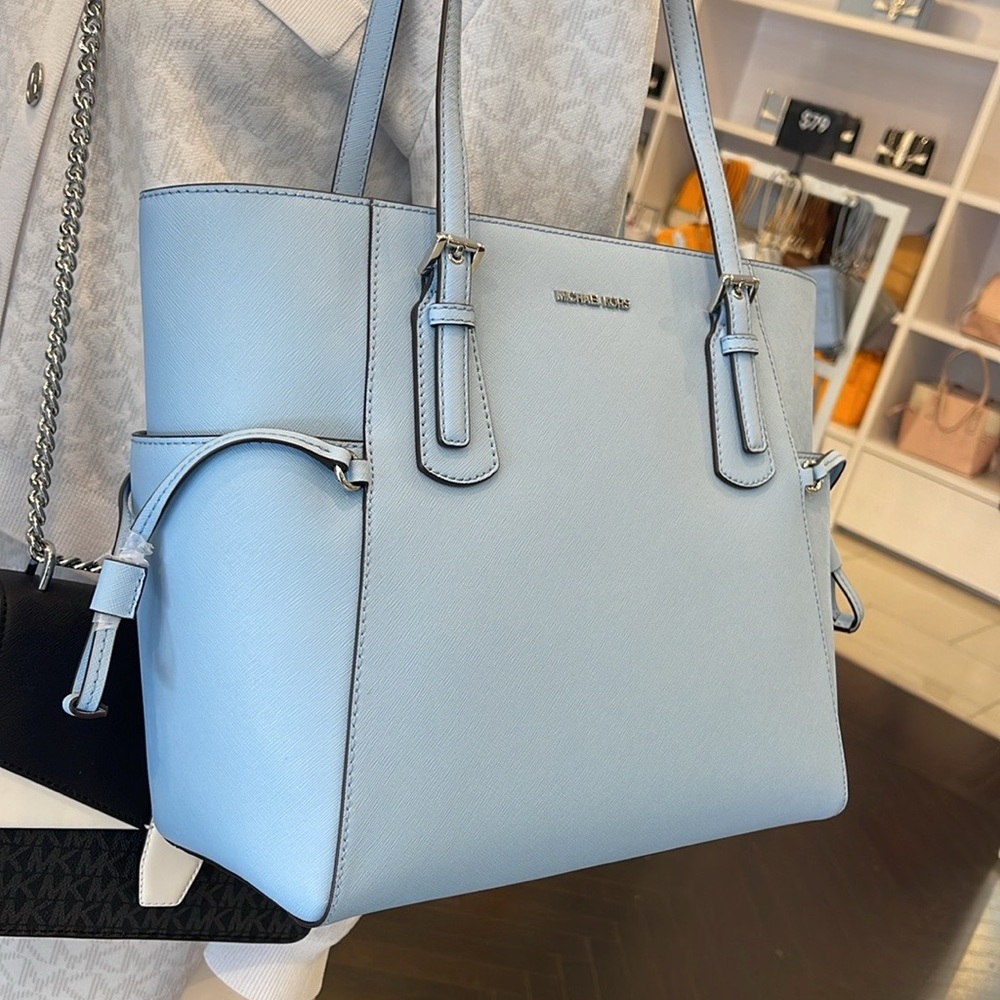 MICHAEL KORS Voyager Large Saffiano Leather EW Tote Shoulder Bag
LIGHT SKY
NWT - Picture 7 of 16